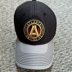 adidas Atlanta United Embroidered Logo Fitted Hat – L/XL - Black & Gray